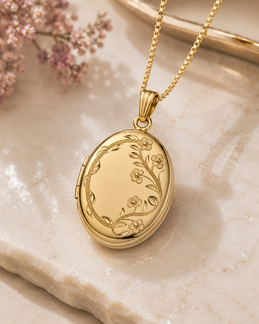 14k Gold Filled Oval Photo Locket - lifestyle