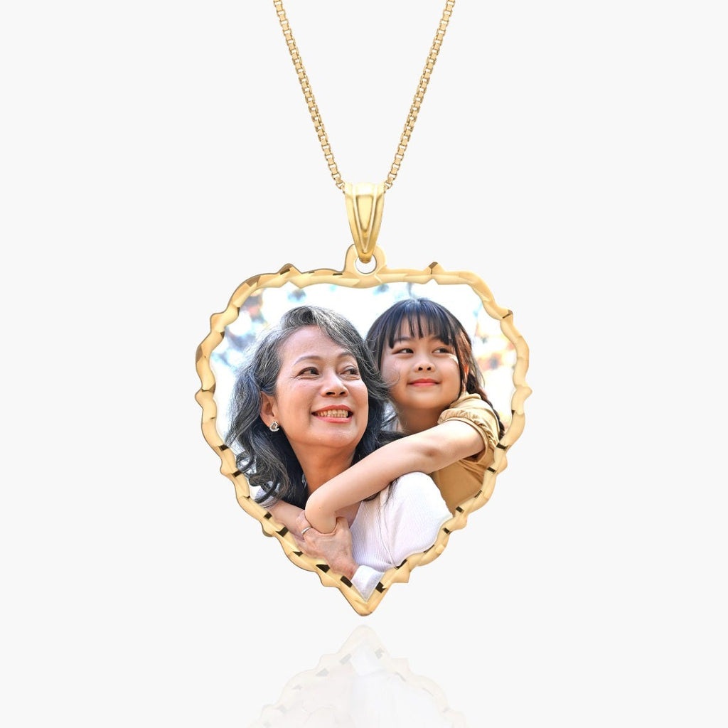 Small Scalloped Heart with Diamond Cut Edge Photo Pendant
