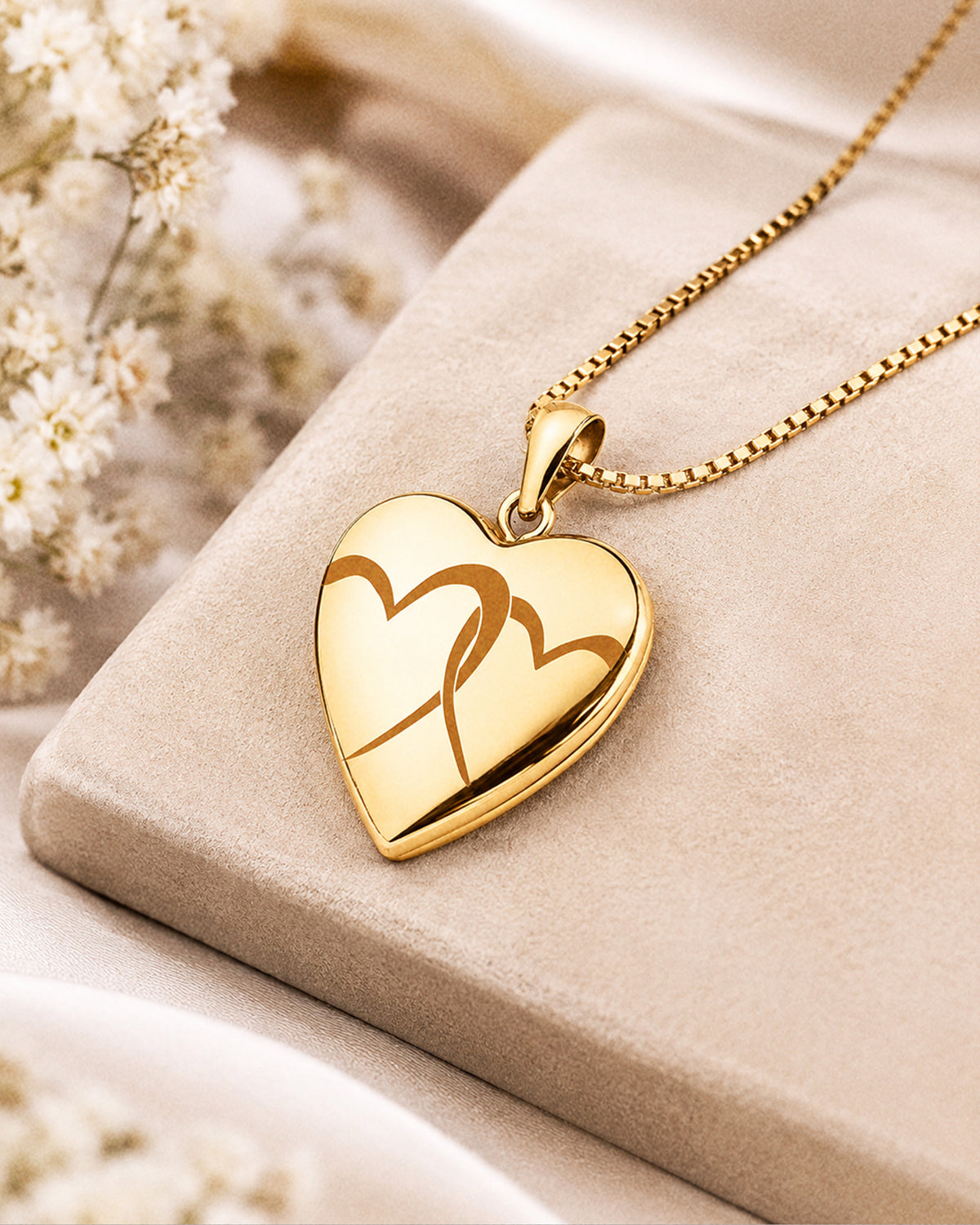 14k Yellow Gold Interlocking Hearts Photo Locket - lifestyle