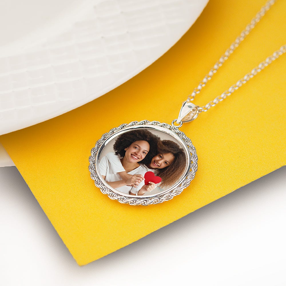 Round Photo Engraved Rope Frame Necklace