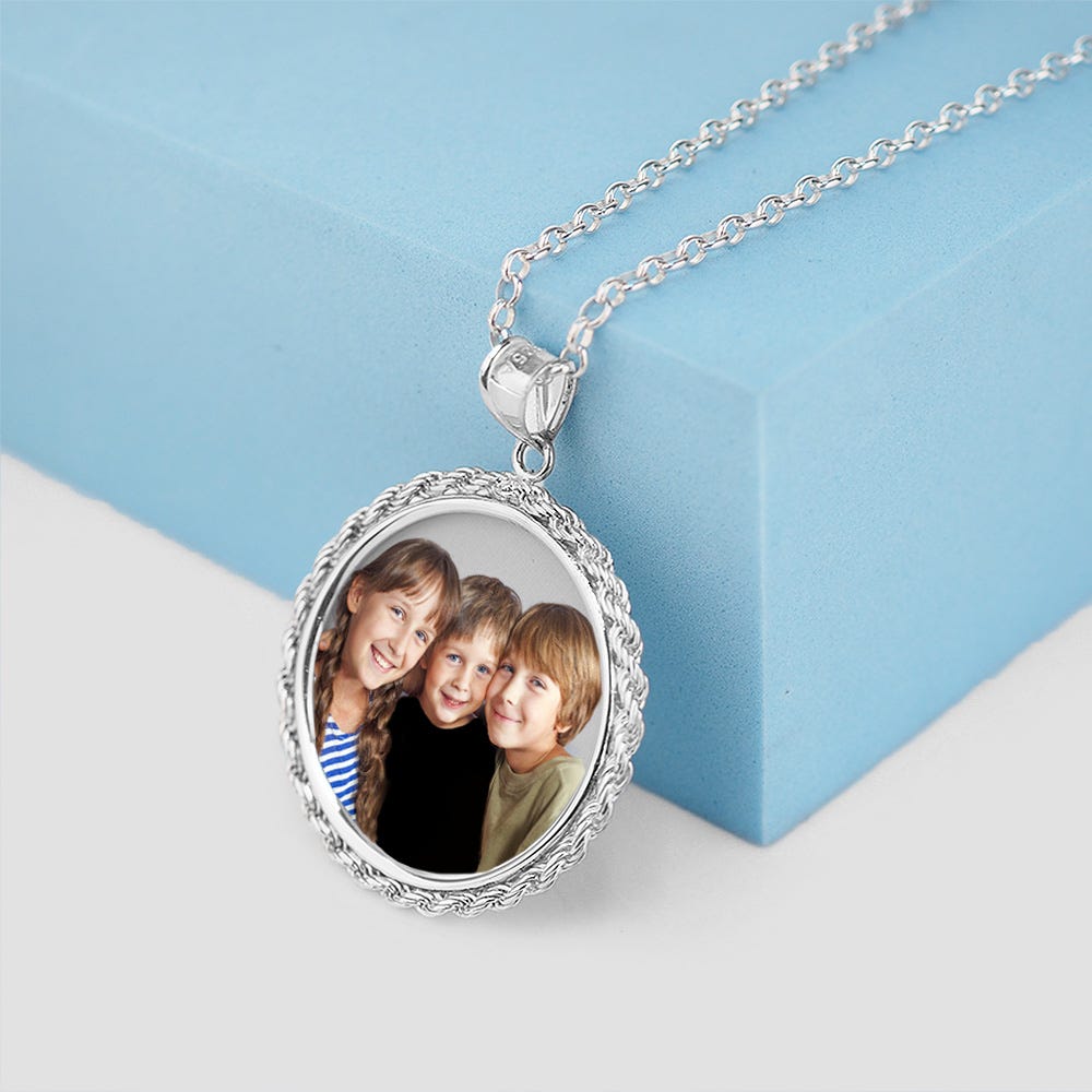 Round Photo Engraved Rope Frame Necklace
