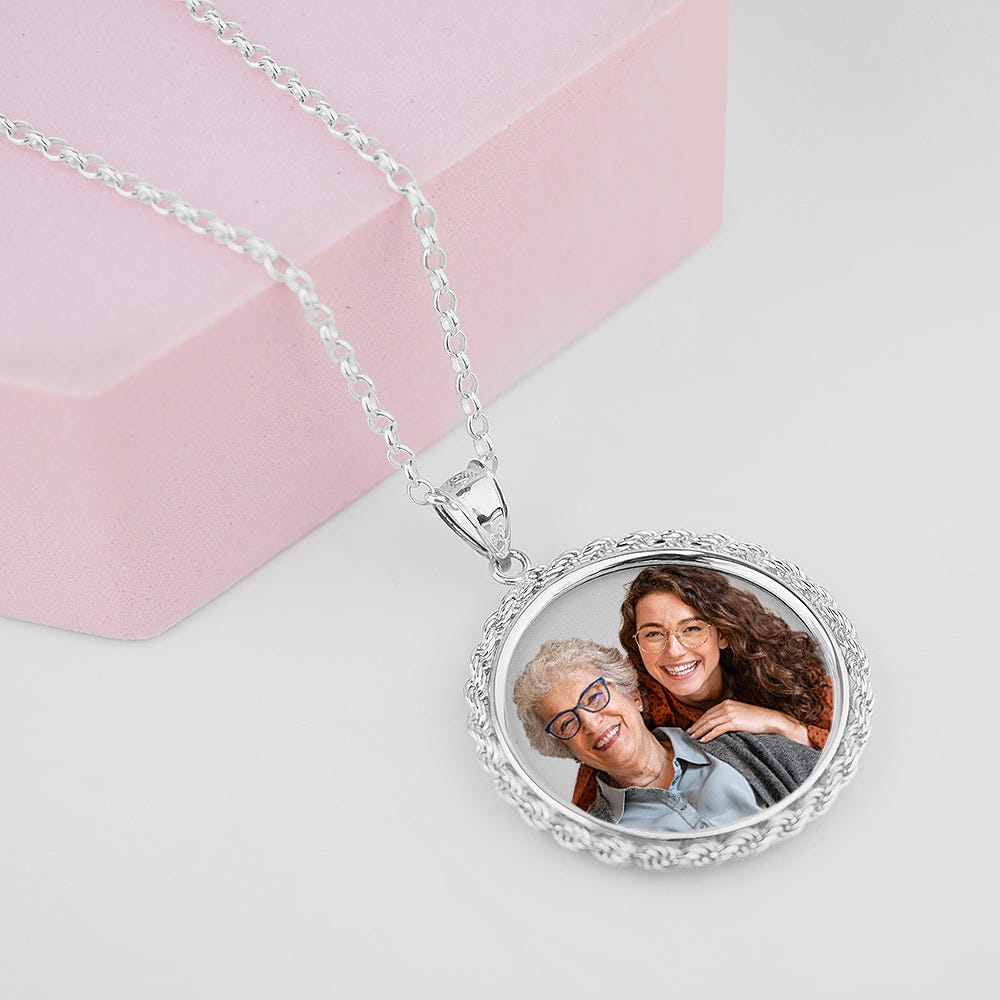 Round Photo Engraved Rope Frame Necklace